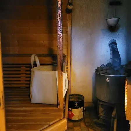 Rauhallinen Asunto Maalla, Navetan Paeaedyssae.