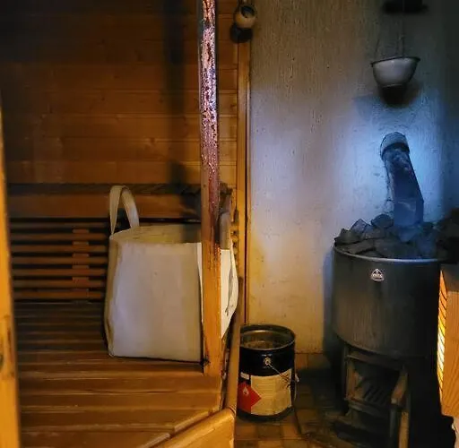 Rauhallinen Asunto Maalla, Navetan Paeaedyssae.