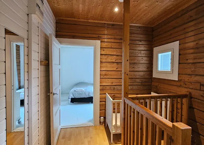 Rauhallinen Asunto Maalla, Navetan Paeaedyssae. Muurame